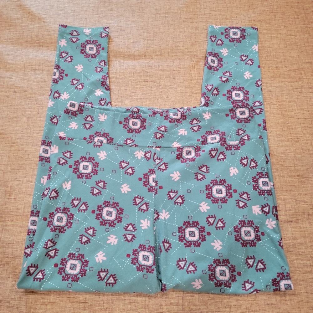 LulaRoe Legging Tall & Curvy (TC) Leggings is Size 12-18
